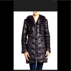 Tahari Puffer Hooded down coat size M Black